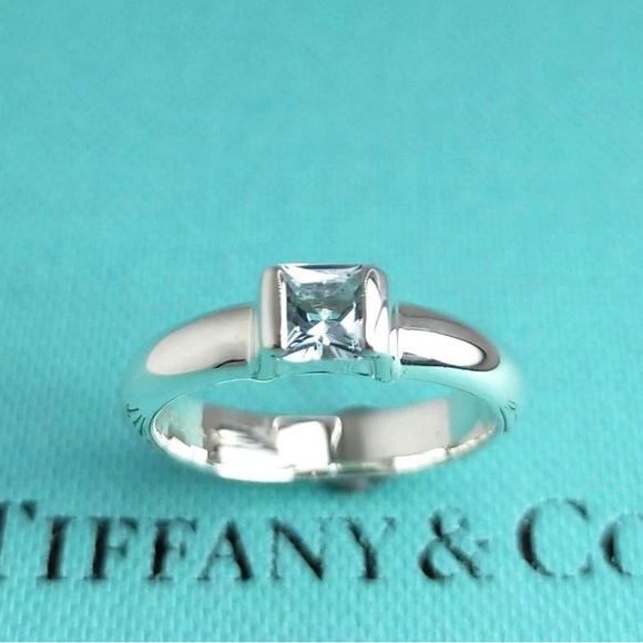Tiffany & Co. Jewelry - Tiffany and Co. sterling Silver Women's Ring - authentic 💍
